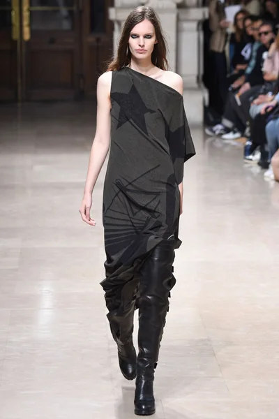 Look 28